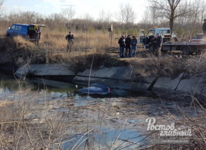 Ростовчане утопили Mercedes S-класса на левом берегу Дона