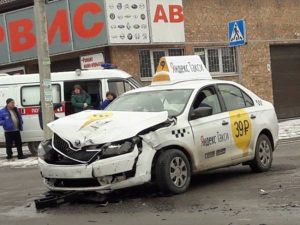 Кто заплатит за ущерб пассажиров такси обсудили в Ростове