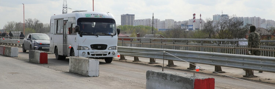 На мосту Малиновского начинается укладка асфальта на путепровод
