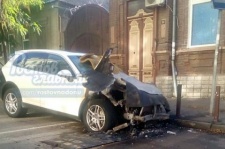 В Ростове ночью неизвестные подожгли Porsche Cayenne, Toyota Camry и Mazda