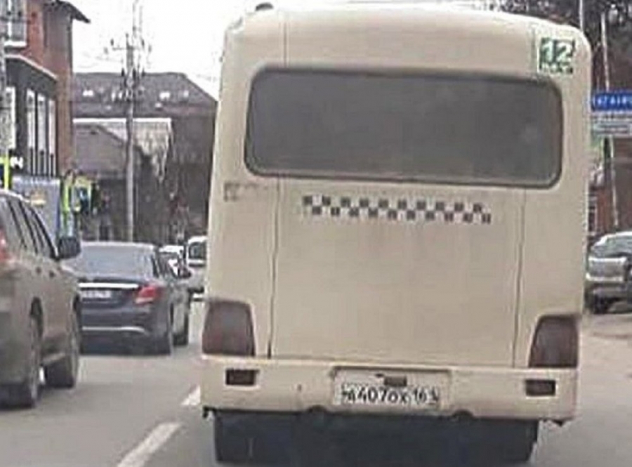 Бессмертный водитель маршрутки лихо развозит пассажиров по Ростову
