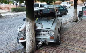 В Ростовской области угонщик на «ВАЗ-2102» врезался в дерево