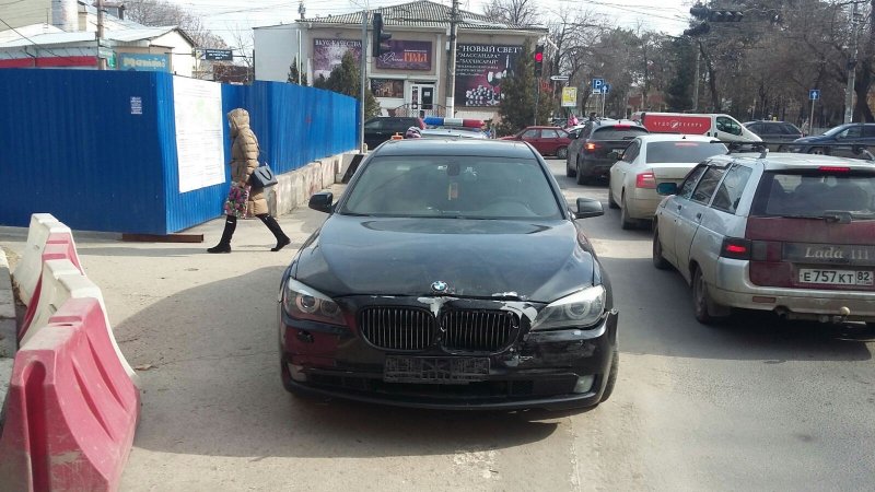 Ростовчанин на BMW прокатил на капоте полицейского