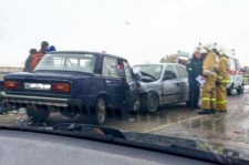 В Ростовской области при лобовом столкновении легковушек пострадали четыре человека