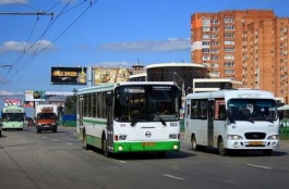 Виталий Кушнарёв назвал водителей автобусов, устраивающих гонки, сорвавшимися с цепи