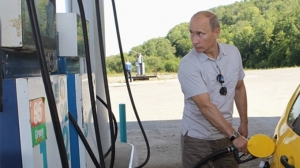 Путин увидел возможность «прибить» цену на бензин