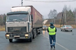 Ростовчане предложили запретить фурам парковаться на дорогах и во дворах