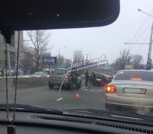 Огромная пробка: на оживленной улице Ростова произошло ДТП