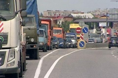 В Ростове на нескольких улицах ограничат движение транспорта