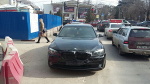 Ростовчанин на BMW прокатил на капоте полицейского