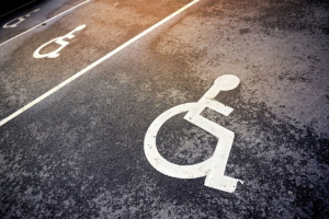 Изменились правила предоставления льготной парковки для инвалидов