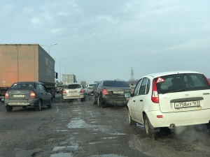 Ростовский автоблогер Александр Коваленко рассказал о разбитой дороге под Ростовом