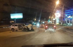 В Ростове на Малиновского водитель «ВАЗ» погиб, врезавшись в отбойник