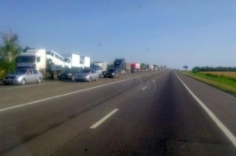 На трассе М4 «Дон» в районе аэропорта Платов образовался 10-километровый затор