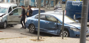 Пытался проскочить на красный: в центре Ростова столкнулись две иномарки