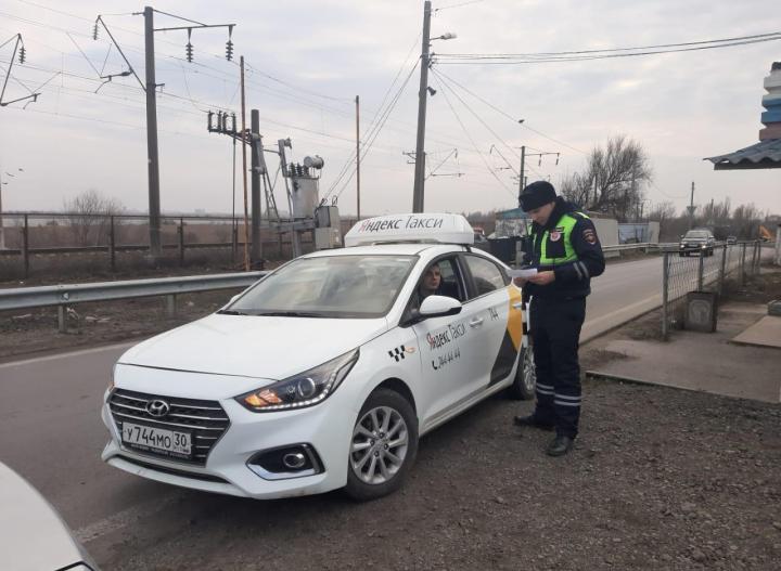 Нелегальных таксистов-наркоманов поймали в Ростове