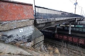 Большегрузам запретили объезжать мост на Малиновского в Ростове