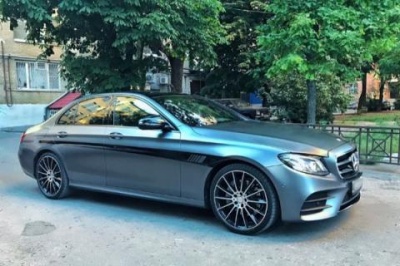 Вратарь ФК «Ростов» выставил на продажу Mercedes