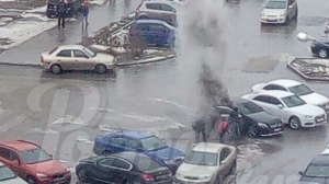 В Ростове на Западном взорвалась машина с водителем