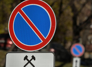 Стоянку авто запретят на нескольких улицах в Ростове с 23 февраля
