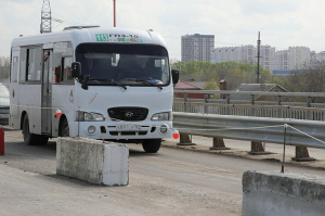 На мосту Малиновского начинается укладка асфальта на путепровод