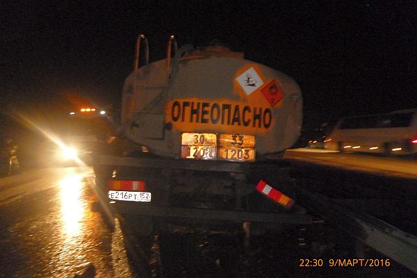 В Ростовской области на М4 "Дон" столкнулись бензовоз и ассенизаторская машина