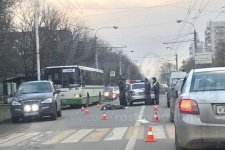 В Ростове на проспекте Стачки насмерть сбили женщину