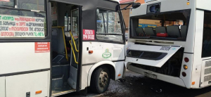 При столкновении двух автобусов на пр. Стачки пострадали 8 человек