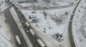 Ледяные заторы на трассе М-4 в Ростовской области стали еще длиннее