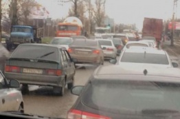 Улица Малиновского в Ростове встала в 10-балльные пробки