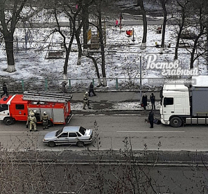 В Ростове на улице Вятской КАМАЗ сбил женщину