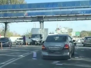 В Ростове из-за тройного ДТП образовалась гигантская пробка