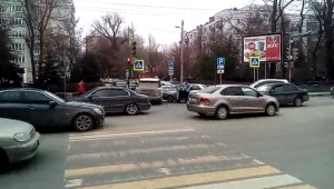 Разборки по-ростовски: в центре города автомобилисты выясняли отношения с пистолетом