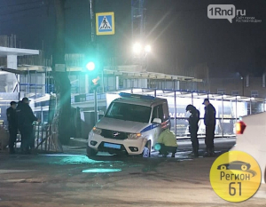В центре Ростова полицейский УАЗ провалился в яму