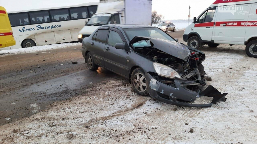 В Ростовской области произошла массовая авария с автобусом