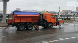 В Ростове на борьбу с гололёдом выставили 120 машин и 500 дворников