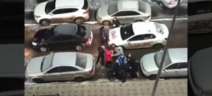 На Суворовском разборка водителей превратилась в массовую драку