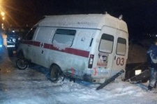 В Ростове более трёх часов эвакуировали машину скорой помощи, повисшую над обрывом