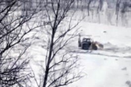 В Ростове водитель снегоуборочной машины устроил дрифт в парке