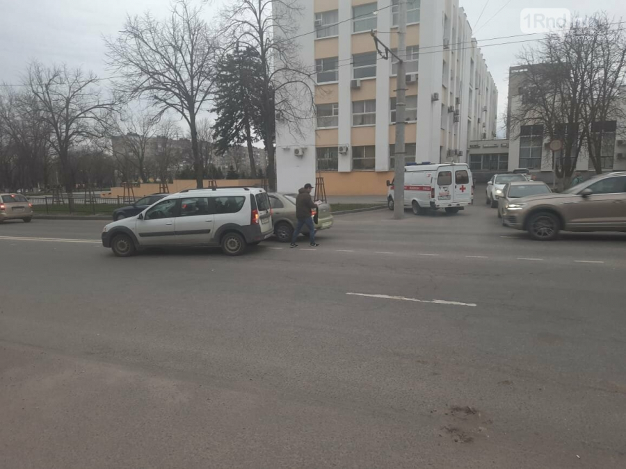 В Ростове на ЗЖМ 15-летний подросток выскочил на дорогу